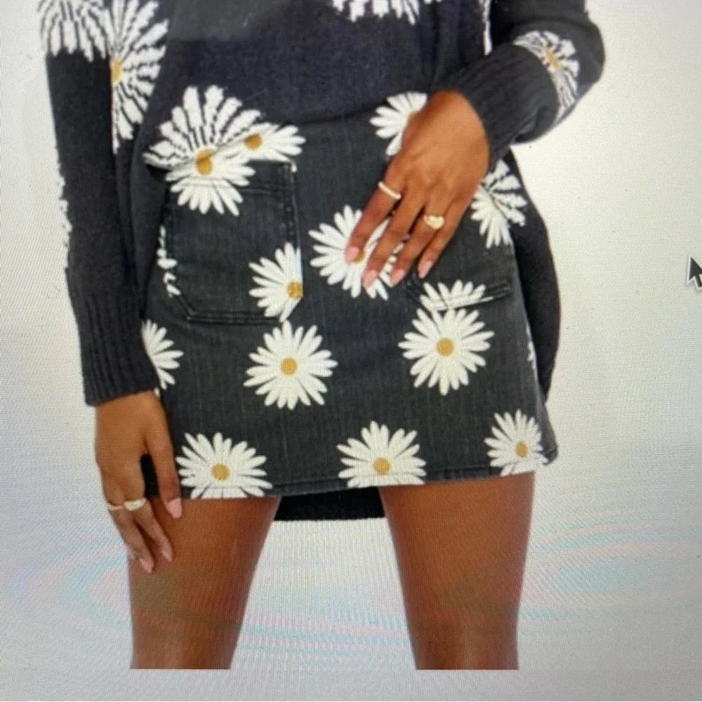 Show Me Your Mumu Black Daisy Print Rex Denim Mini Skirt Small - Picture 1 of 6
